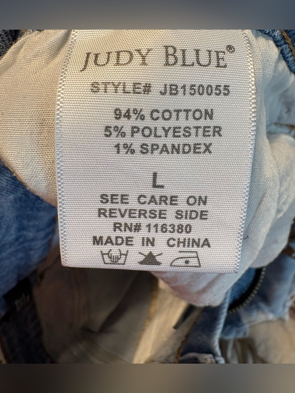 Judy Blue Shorts with lemon accent - Picture 7 of 7